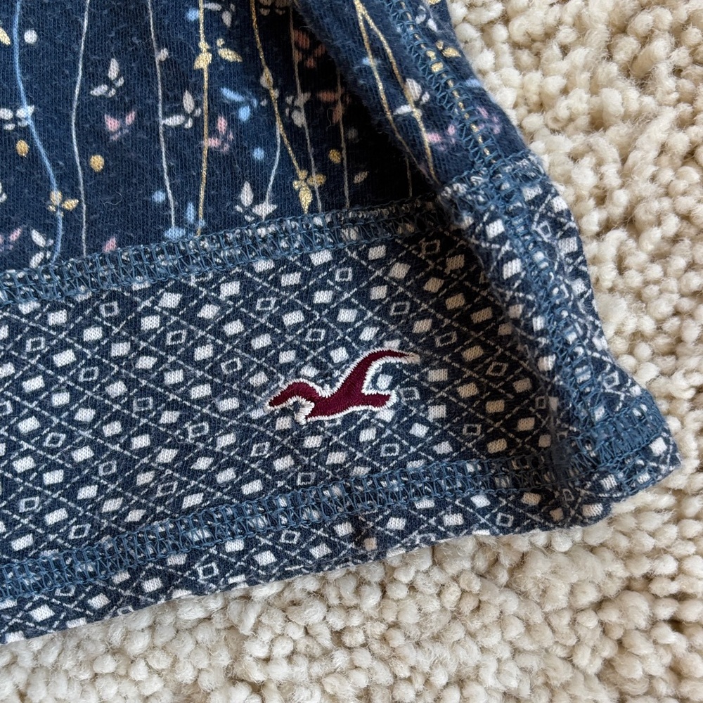 Vintage Hollister Navy Floral V-Neck Blouse - Picture 3 of 6